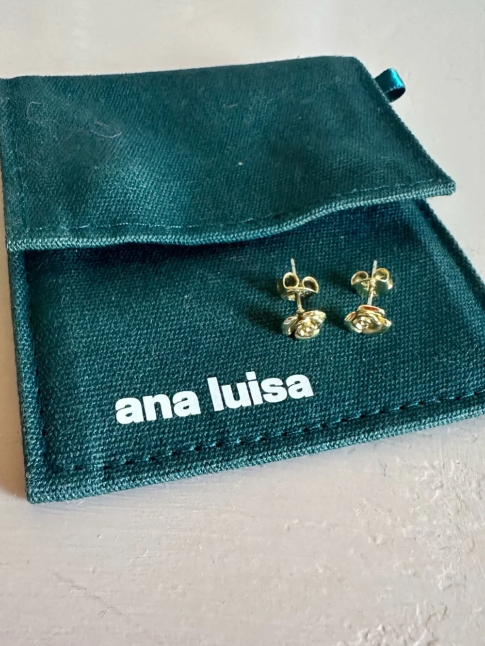 NWOT Ana Luisa Gold Flower Stud Earrings - Picture 2 of 2
